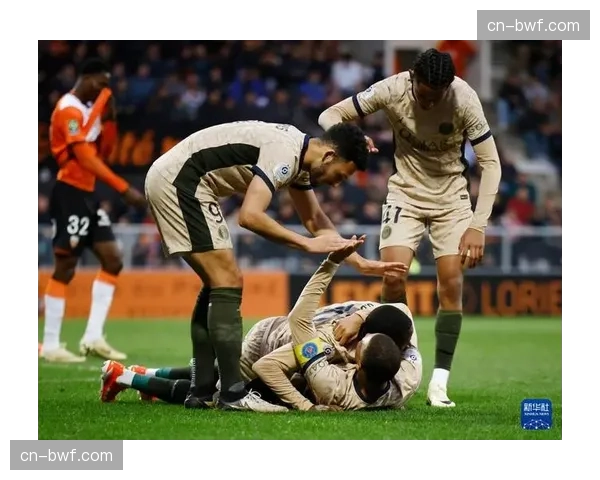 巴黎举办“足球与艺术”主题展览，展出多件法甲历史藏品